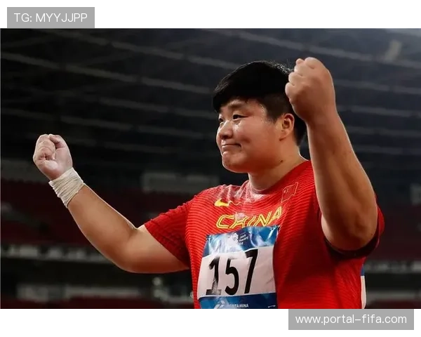 富源县校园体育联赛铅球赛场,初中女生董昕雅分享每日训练心得